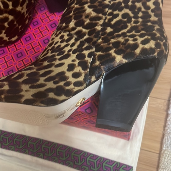 NEW Tory Burch Lila 90mm zip up ankle bootie - Picture 10 of 12